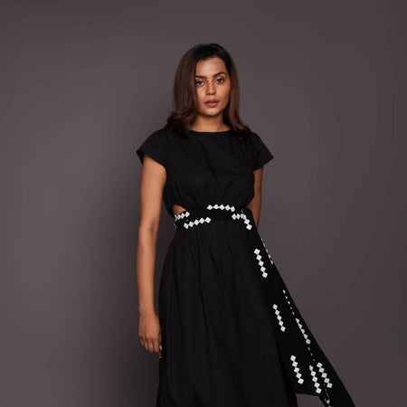 BACKLESS DRESS WITH B&W PATCHWORK BELT