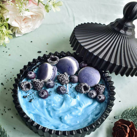 Blueberry smoothie candle with cookies