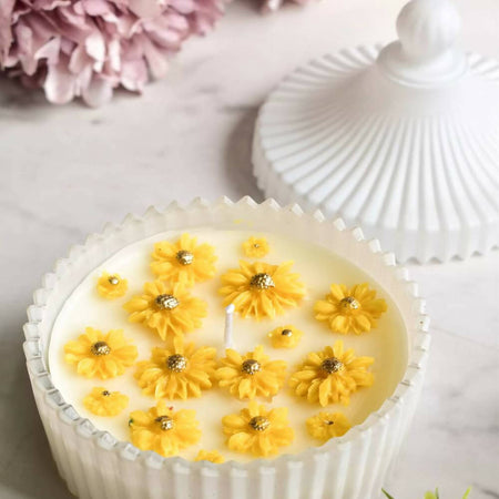 Soy wax candle with yellow daisy flower decoration