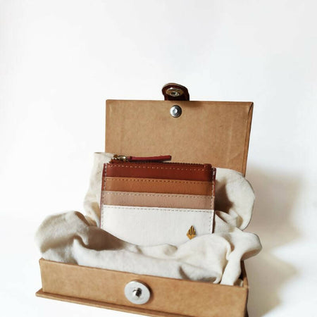 IRIS (White & Gingerbread)