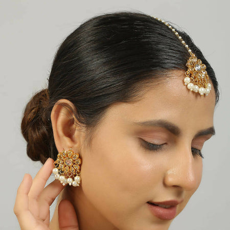 Kundan floral earrings with maang tikka set