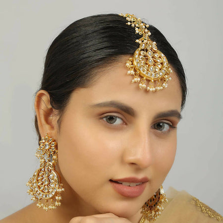 Kundan Earrings & Maang Tikka set