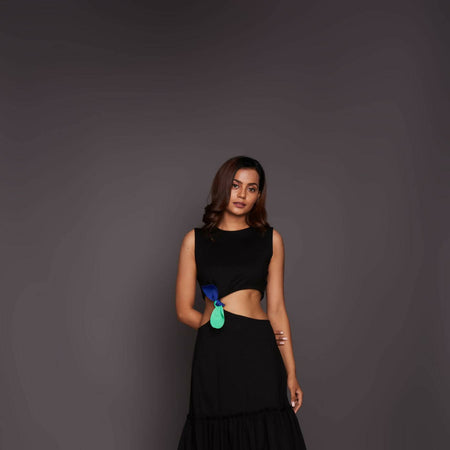 Sleeveless dress with gathered bottom